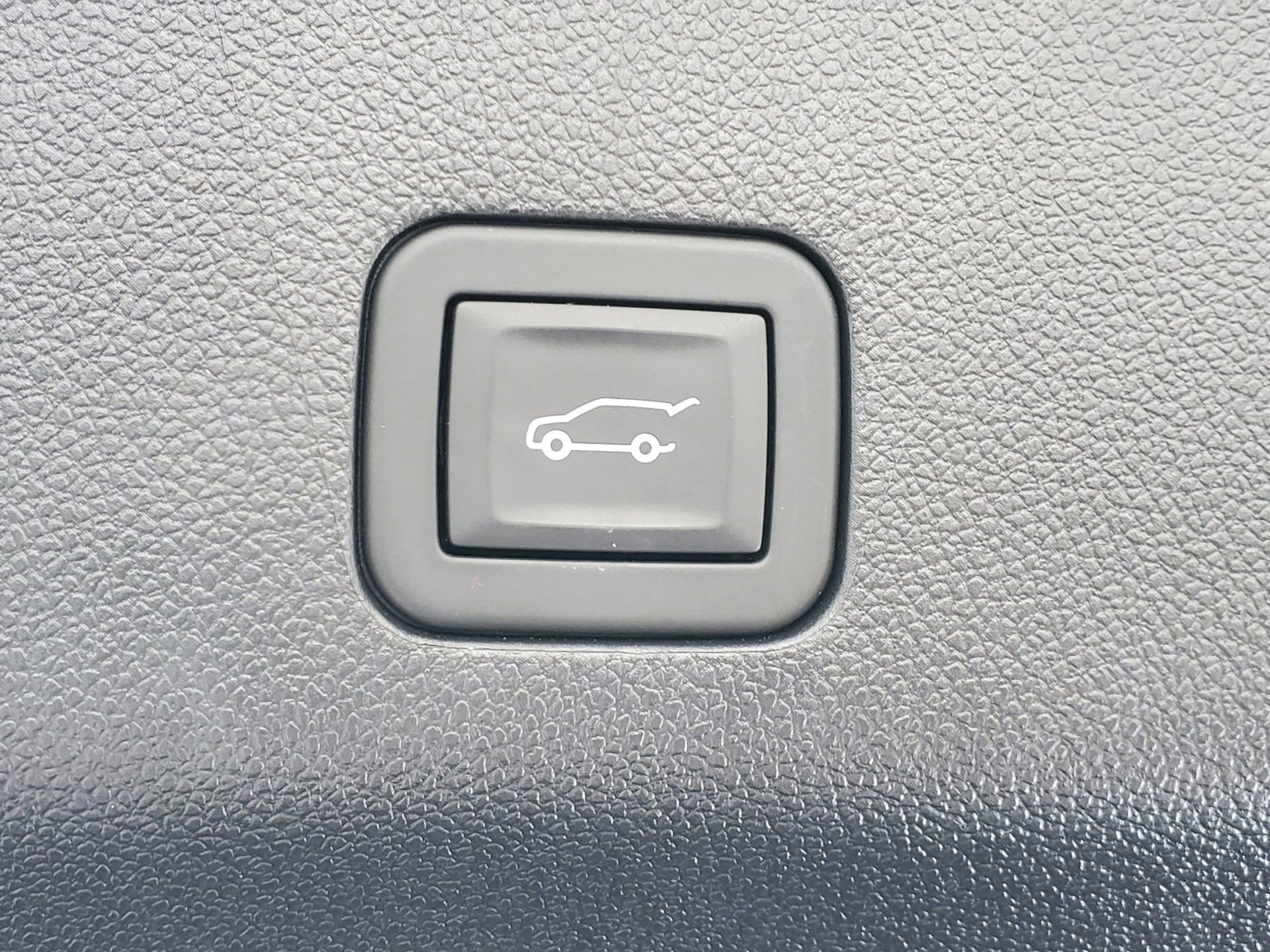 Used 2025 Cadillac Escalade Premium Luxury image 9