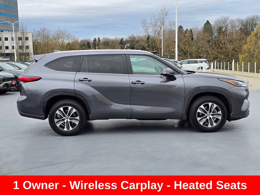 Used 2023 Toyota Highlander XLE FWD image 2