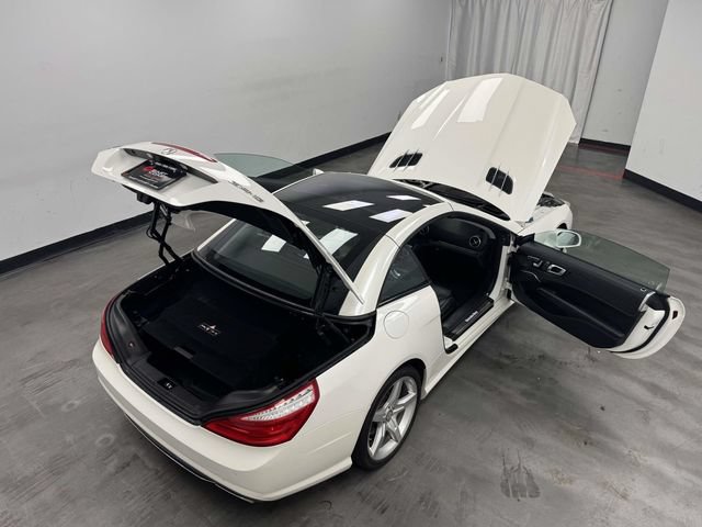 Used 2016 Mercedes-Benz SL 550 w/ Driver Assistance Package image 15