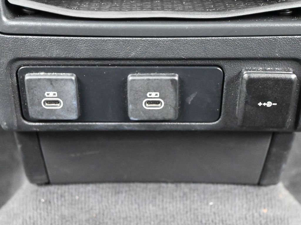 Used 2024 Jaguar F-PACE R-Dynamic S image 43