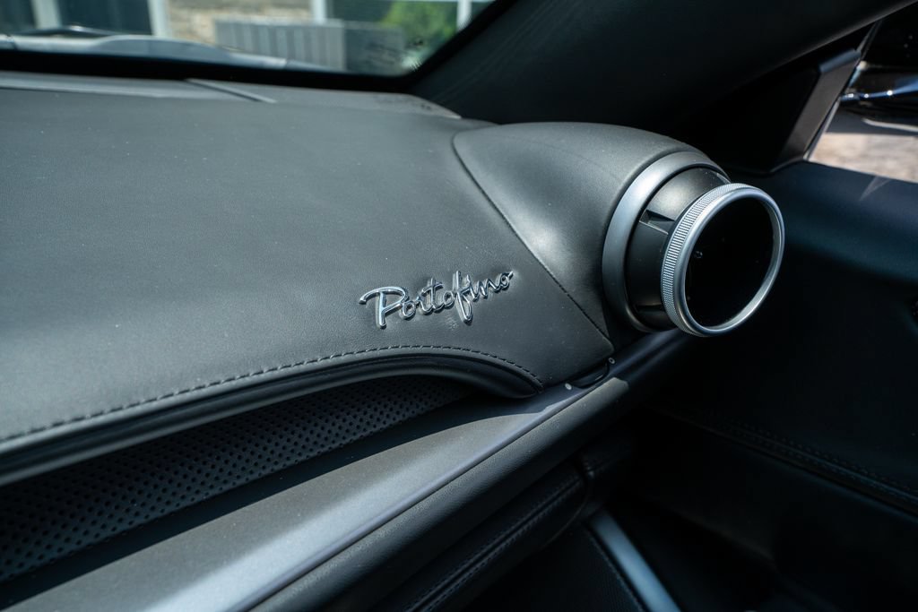 Used 2019 Ferrari Portofino RWD image 45