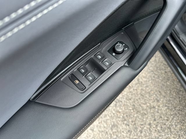 Certified 2025 Volkswagen Tiguan SE AWD/4WD image 12
