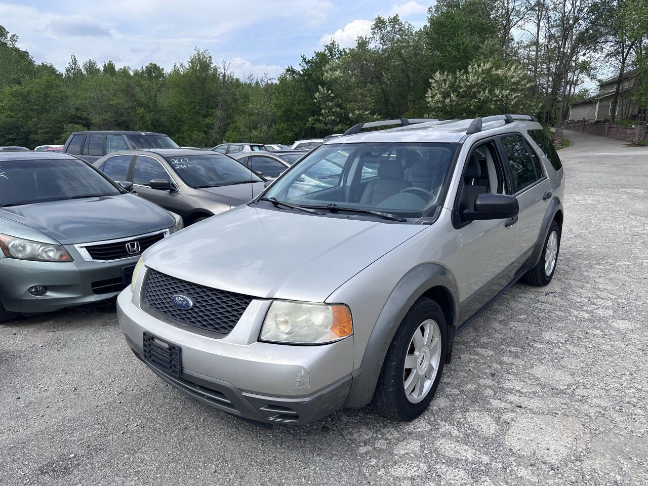 Used 2006 Ford Freestyle SE FWD image 2