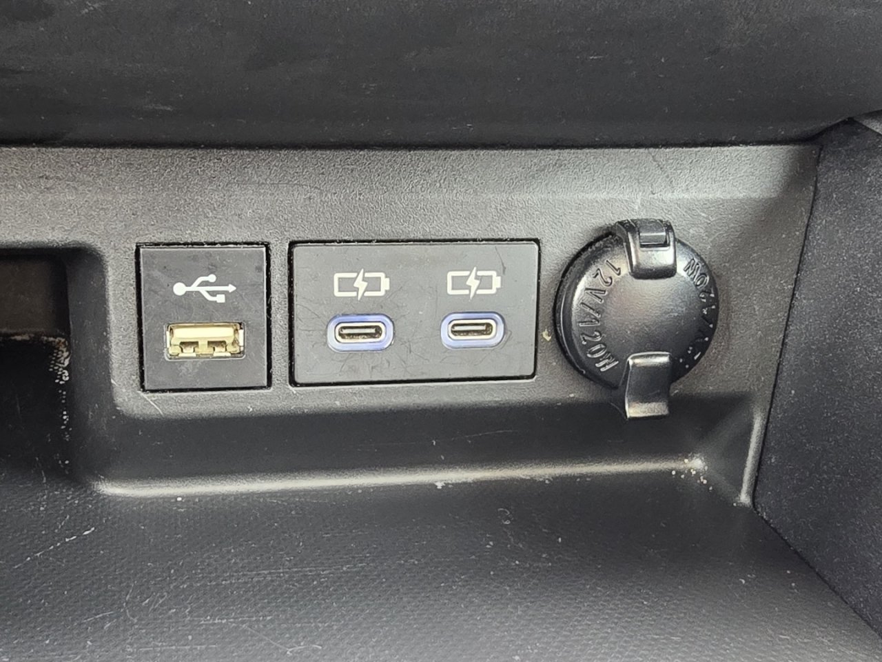 Used 2022 Toyota Highlander XLE FWD image 28