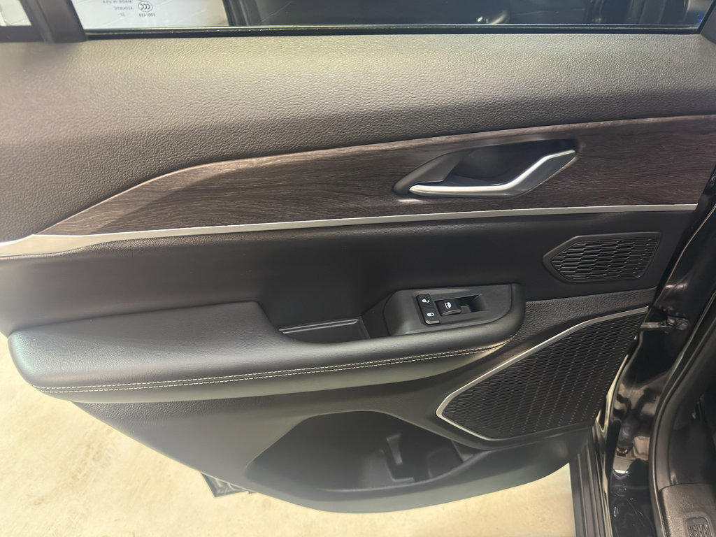 Used 2023 Jeep Grand Cherokee 4WD 4xe image 27