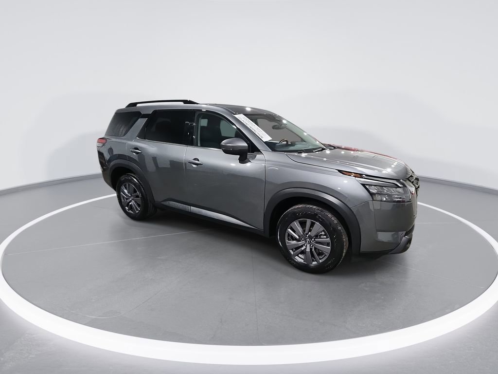 Used 2025 Nissan Pathfinder SV image 2