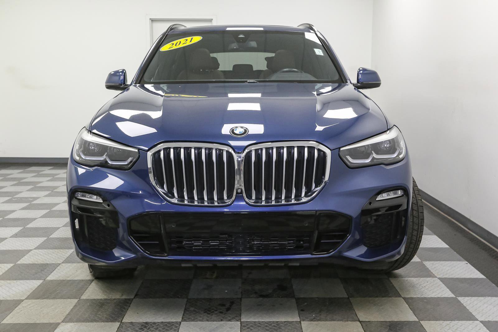 Used 2021 BMW X5 xDrive40i w/ M Sport Package image 3