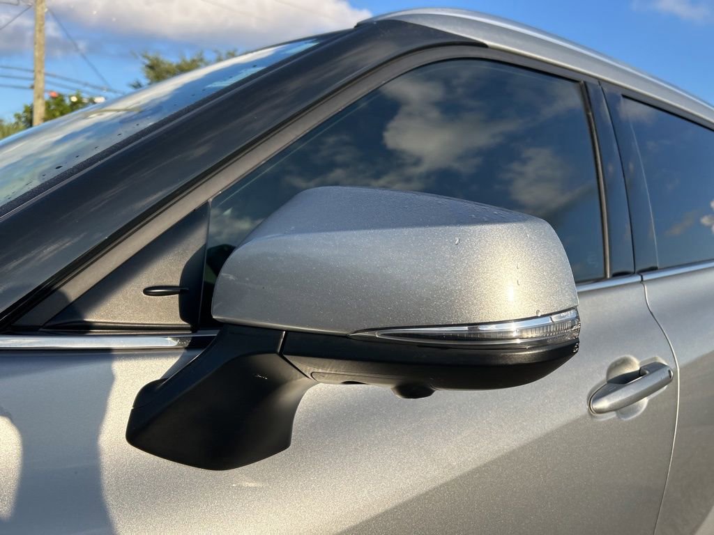 Used 2024 Toyota Highlander Platinum FWD image 21