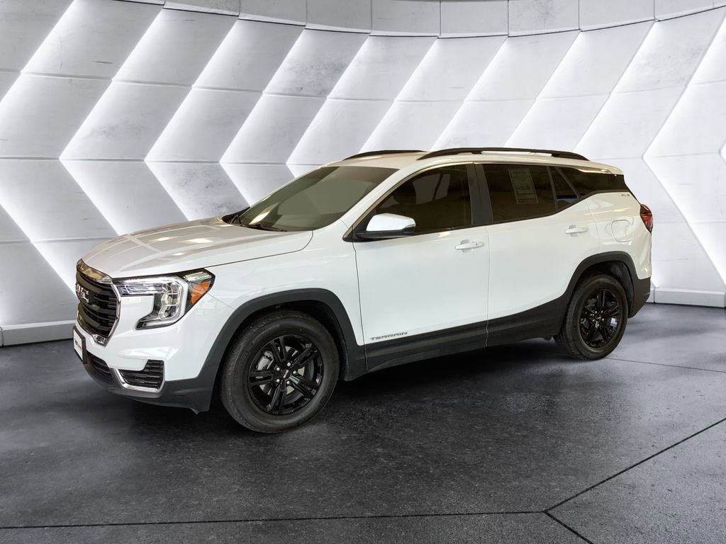Used 2024 GMC Terrain SLE w/ Driver Convenience Package FWD image 3