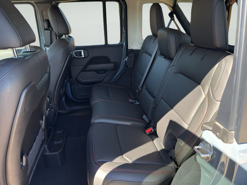Used 2024 Jeep Wrangler Unlimited Rubicon w/ Convenience Group image 10