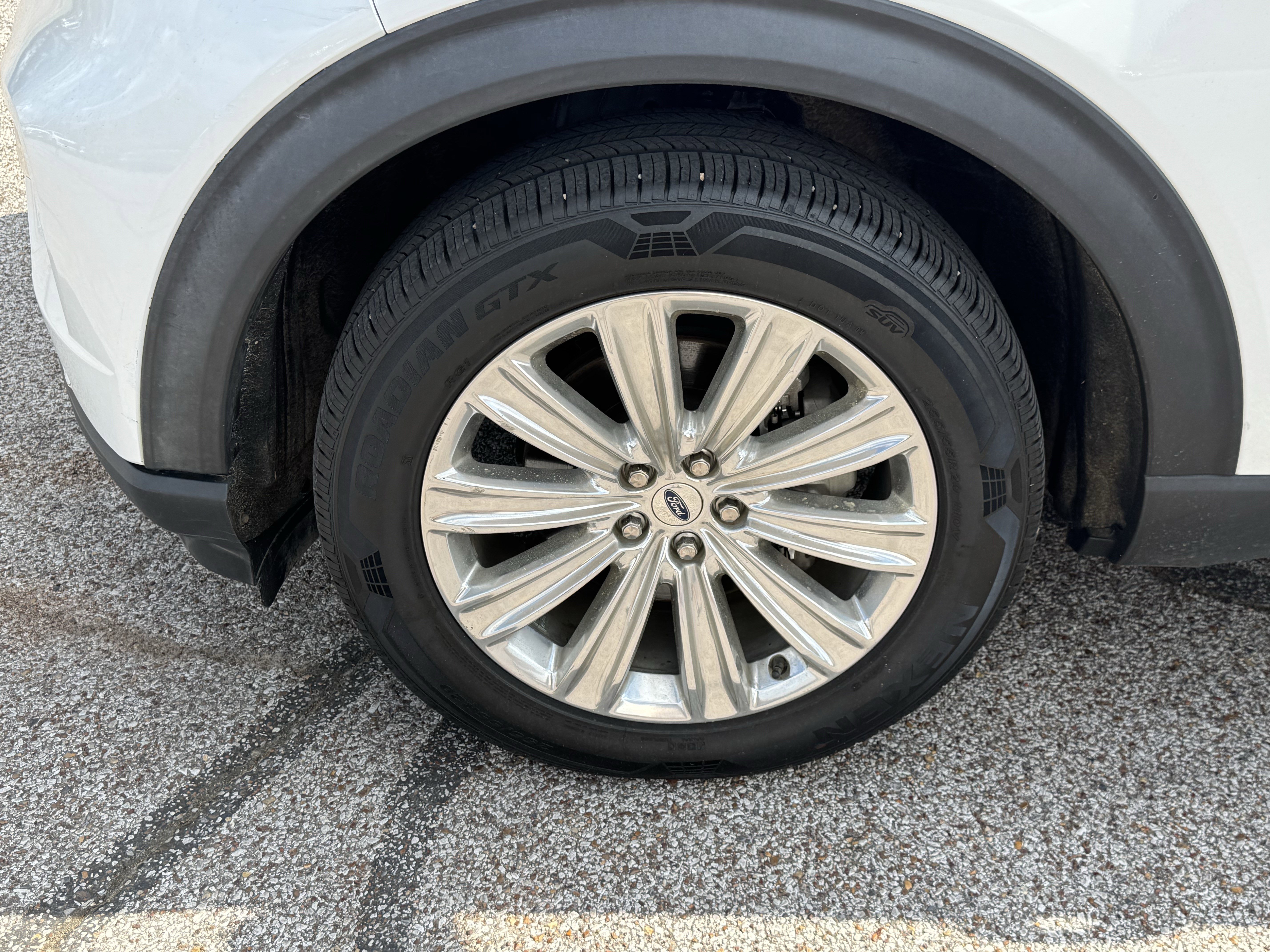 Used 2020 Ford Explorer Limited w/ Class III Trailer Tow Package image 9