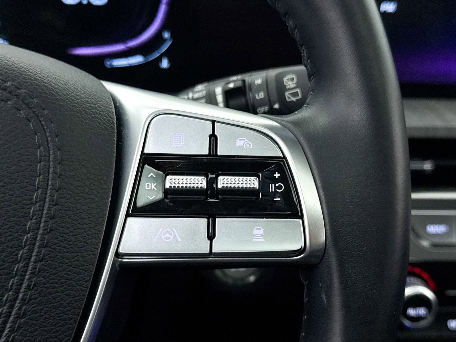 Certified 2024 Kia Telluride EX w/ EX Captain's Chair Package image 37