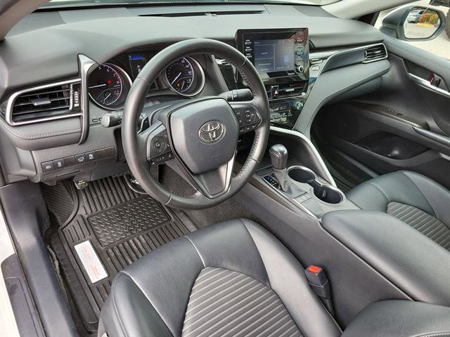 Used 2023 Toyota Camry SE image 2