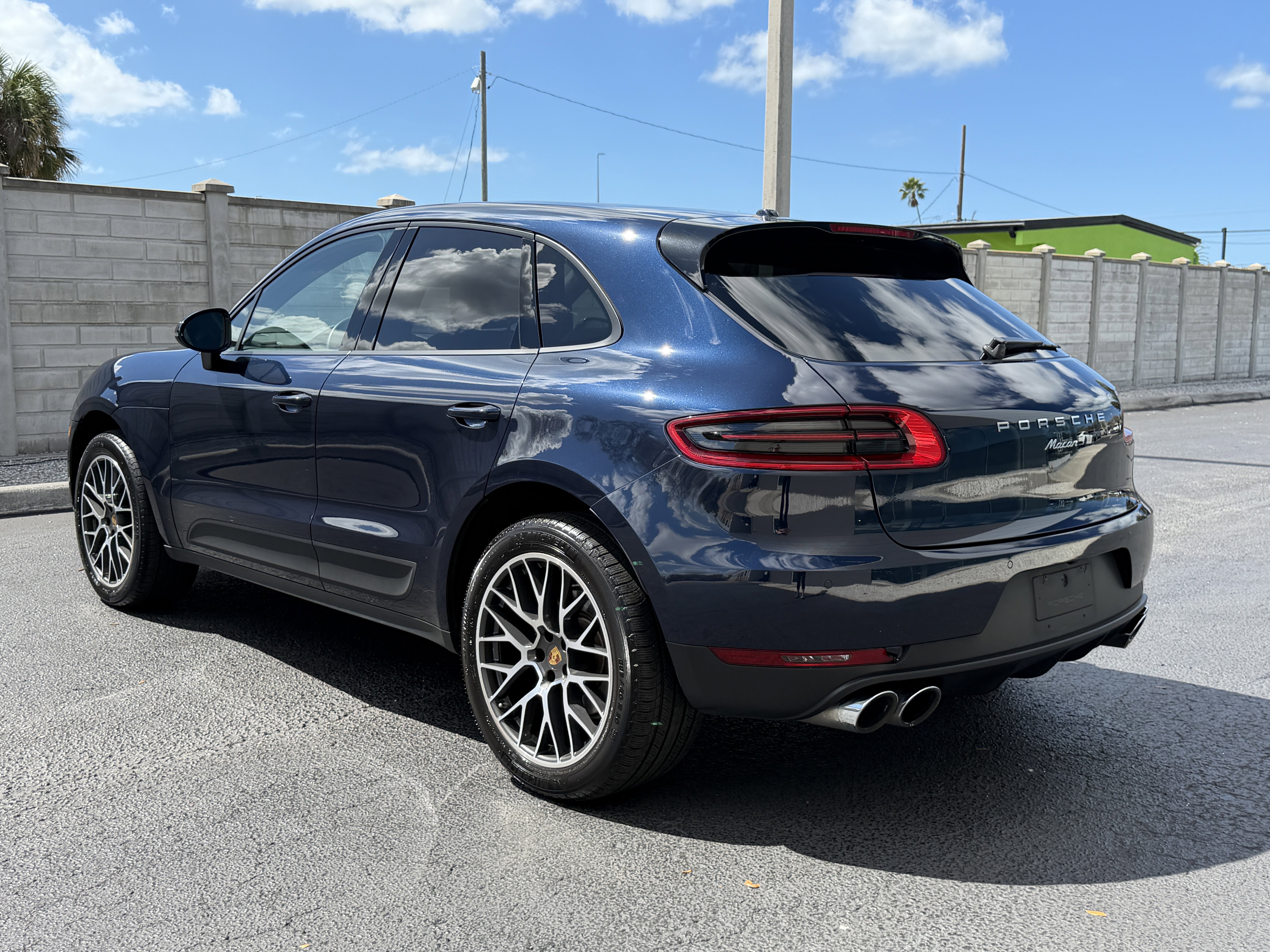 Certified 2018 Porsche Macan Sport Edition image 3