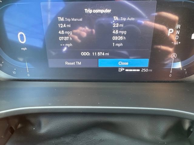 Certified 2025 Volvo XC40 B5 Core AWD/4WD image 23