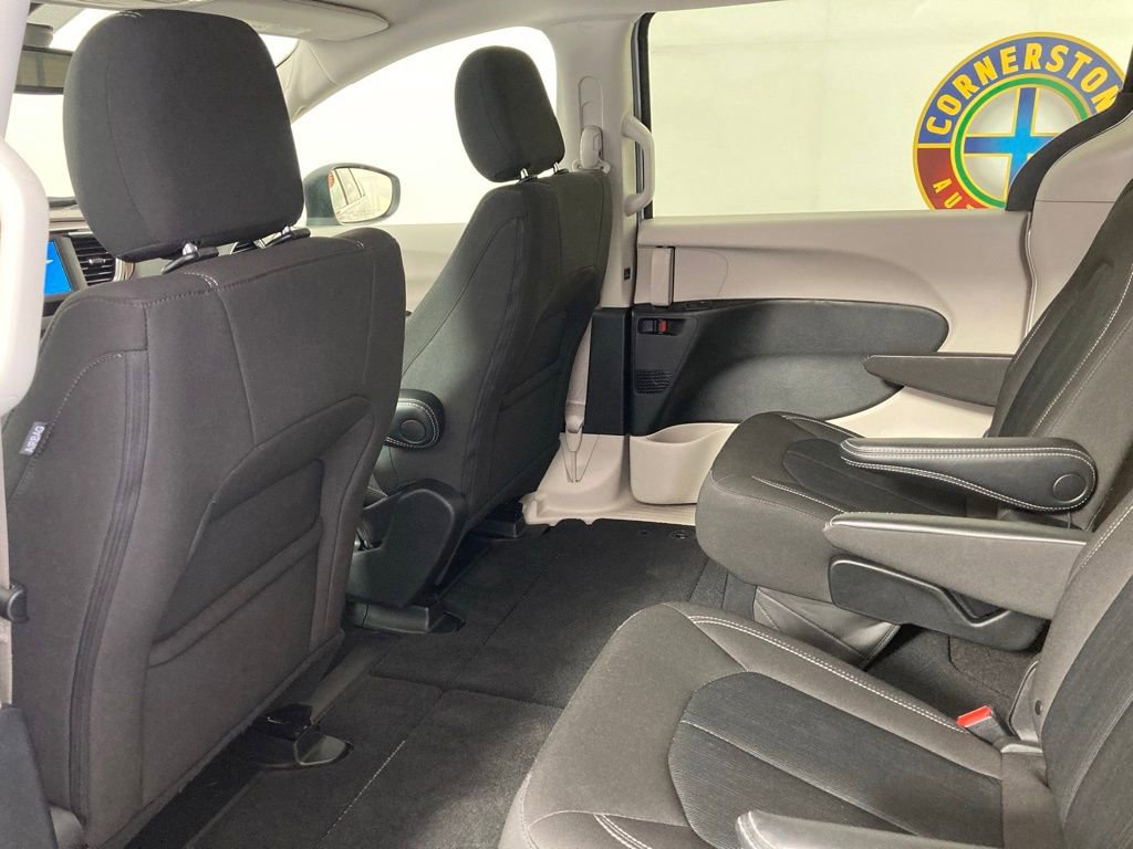 Used 2023 Chrysler Voyager LX FWD image 16