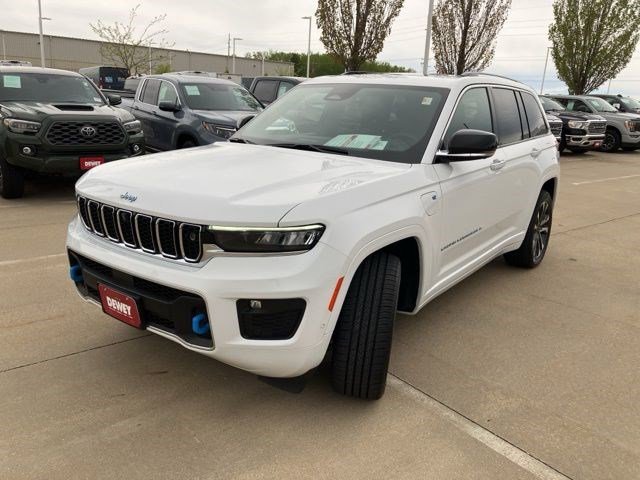 Certified 2022 Jeep Grand Cherokee Overland w/ Advanced Protech Group III AWD/4WD image 3