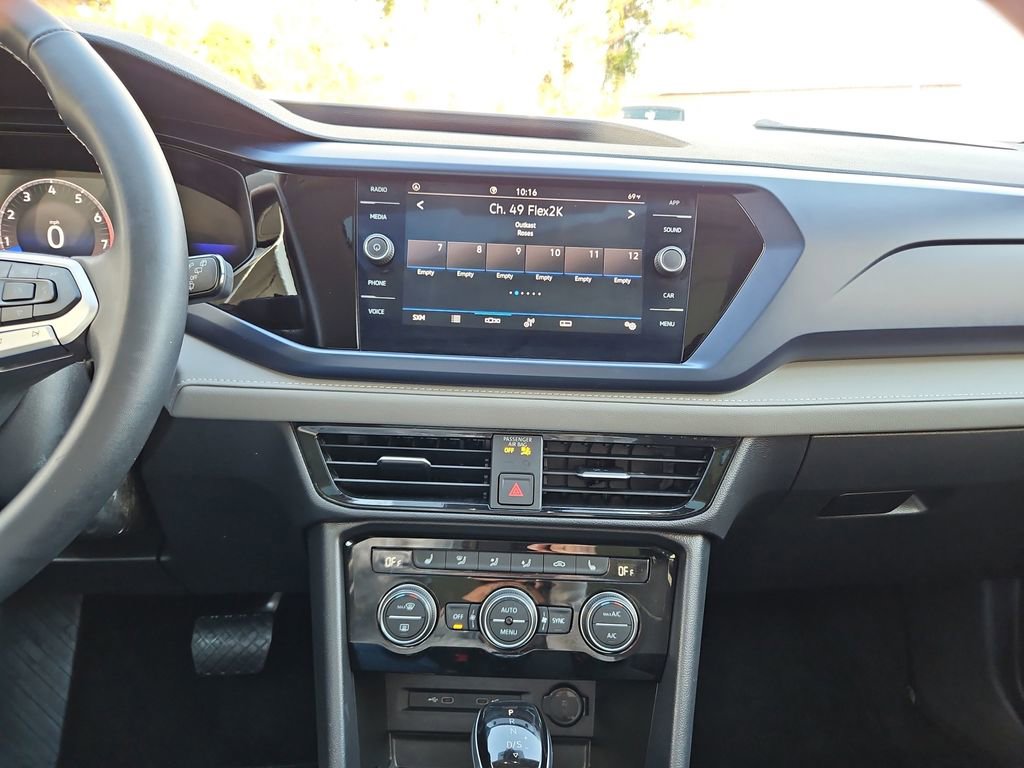 Used 2024 Volkswagen Taos SE image 16