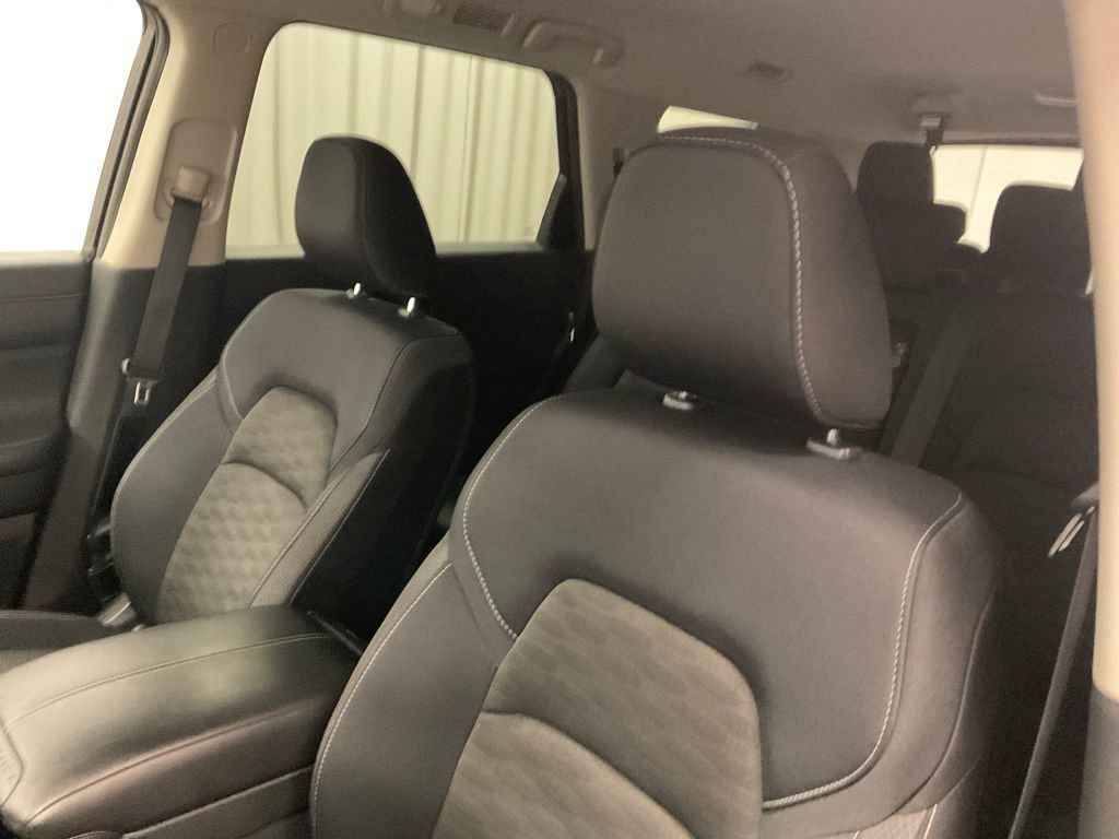 Used 2024 Nissan Pathfinder SV image 15