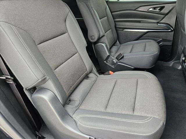Used 2025 Chevrolet Traverse LT image 21