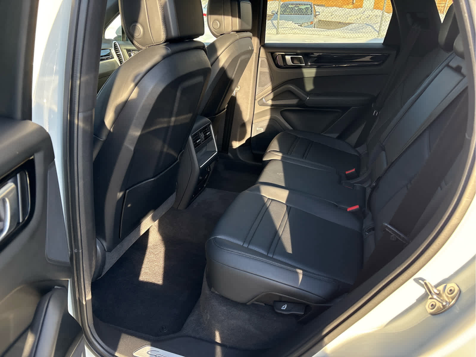 Used 2022 Porsche Cayenne Platinum Edition image 10