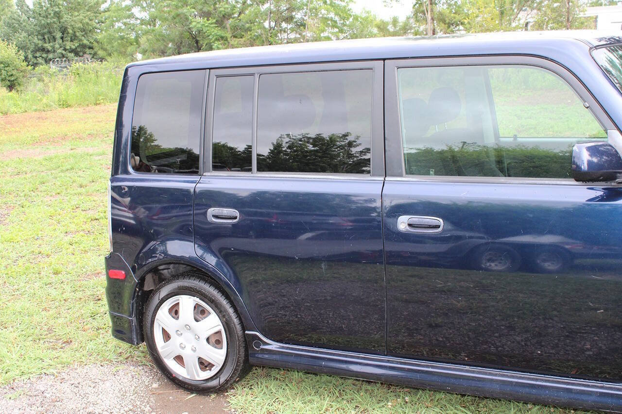 Used 2005 Scion xB FWD image 5