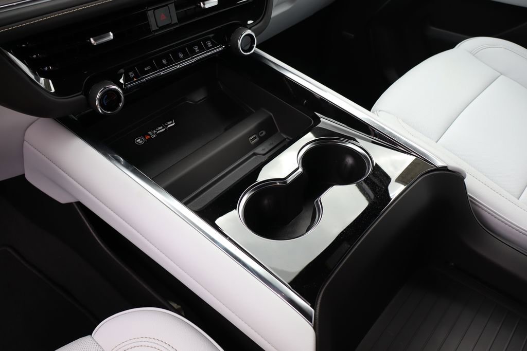 New 2025 Chevrolet Suburban Premier image 25