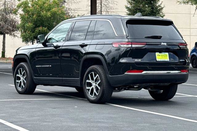 Used 2024 Jeep Grand Cherokee Limited AWD/4WD image 3