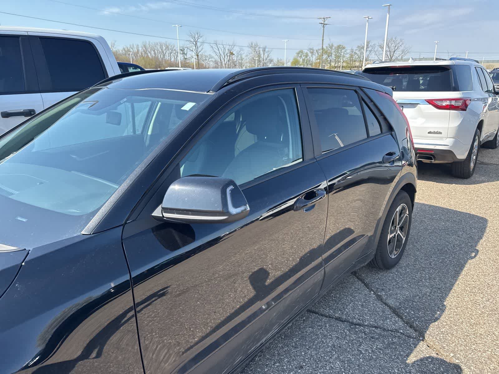 Used 2023 Kia Niro EX image 14