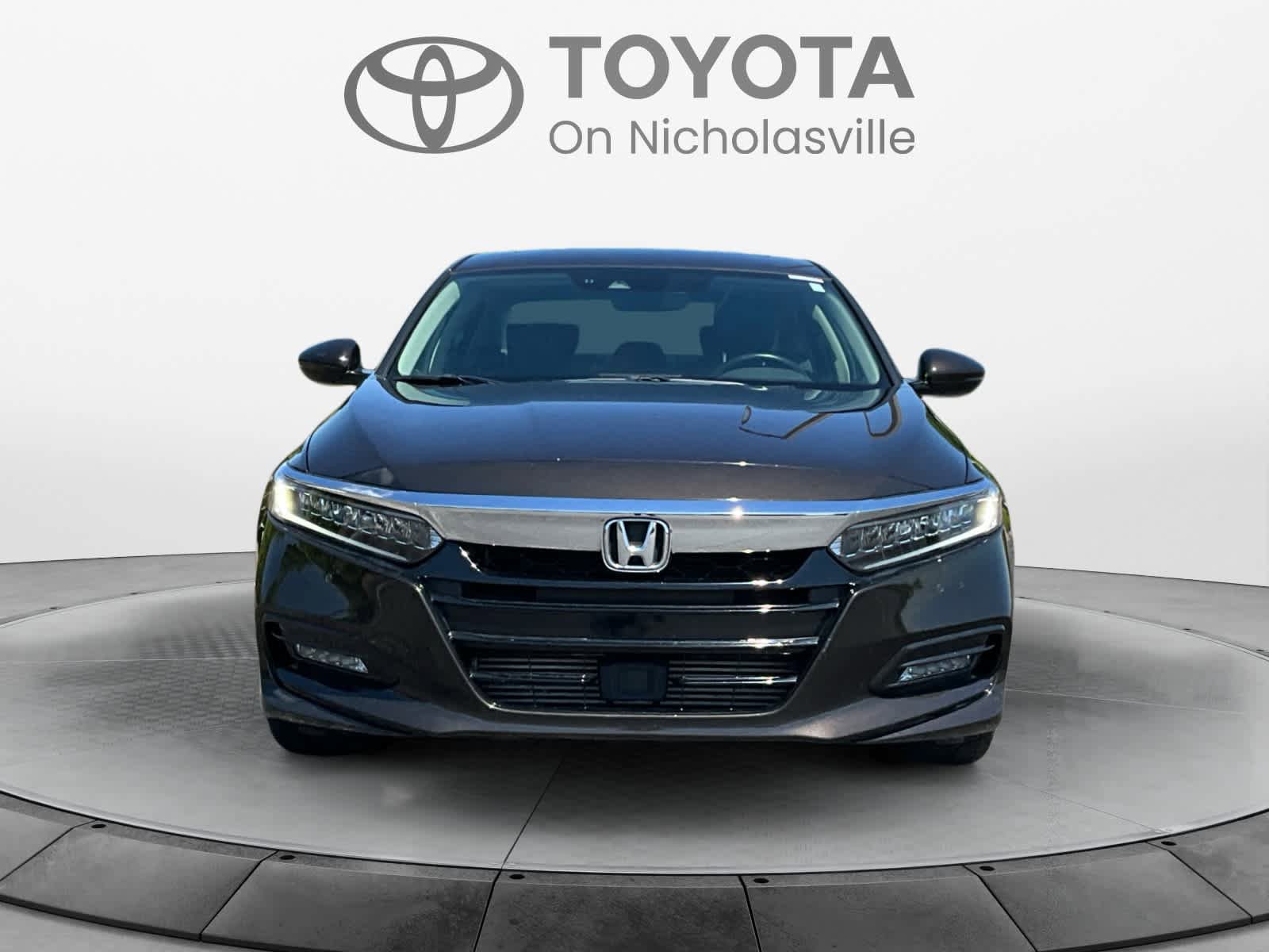 Used 2018 Honda Accord Touring image 9