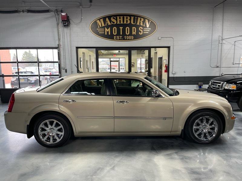Used 2008 Chrysler 300 C w/ Sound Group II image 9