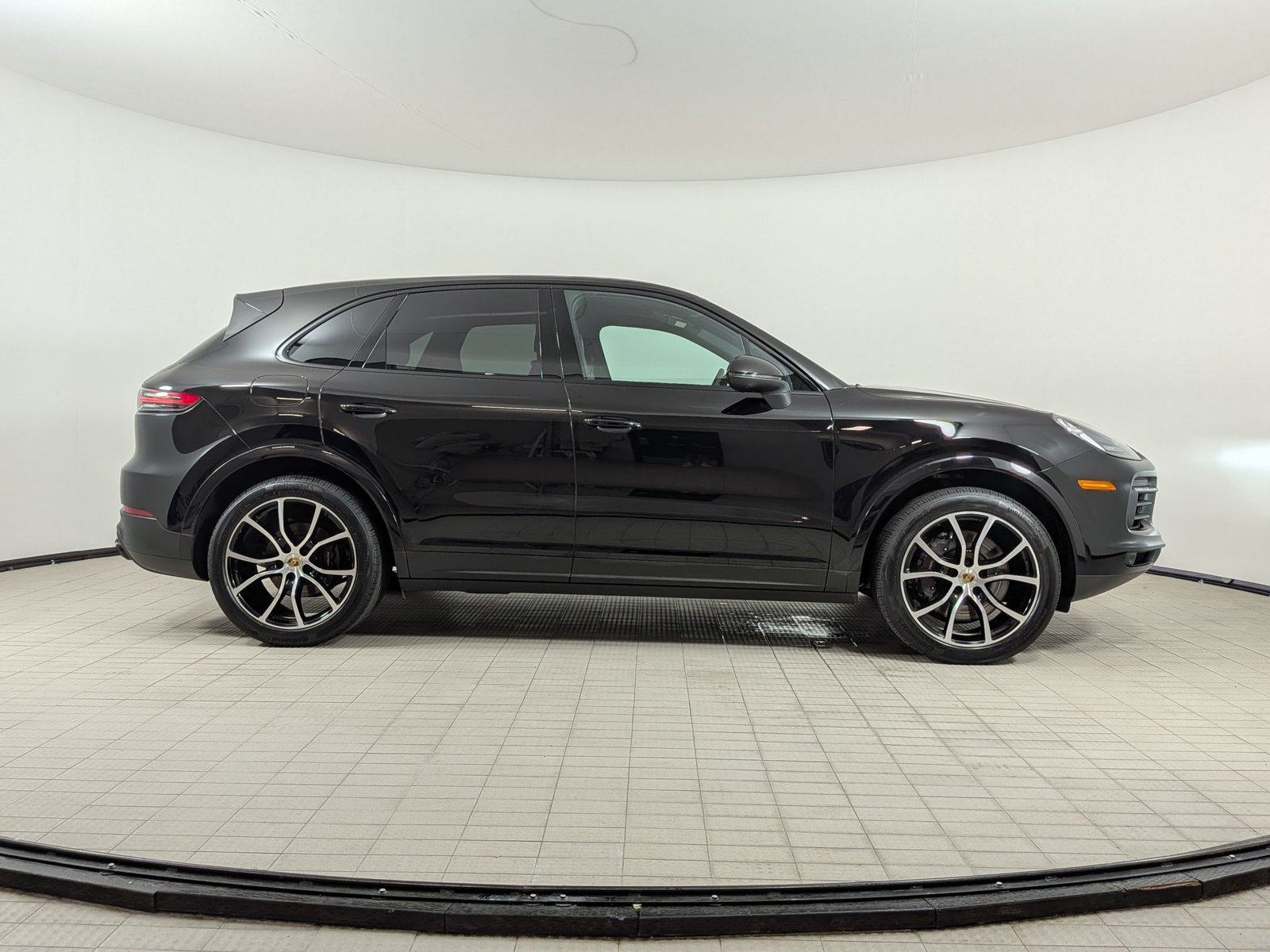 Certified 2023 Porsche Cayenne Platinum Edition AWD/4WD image 8