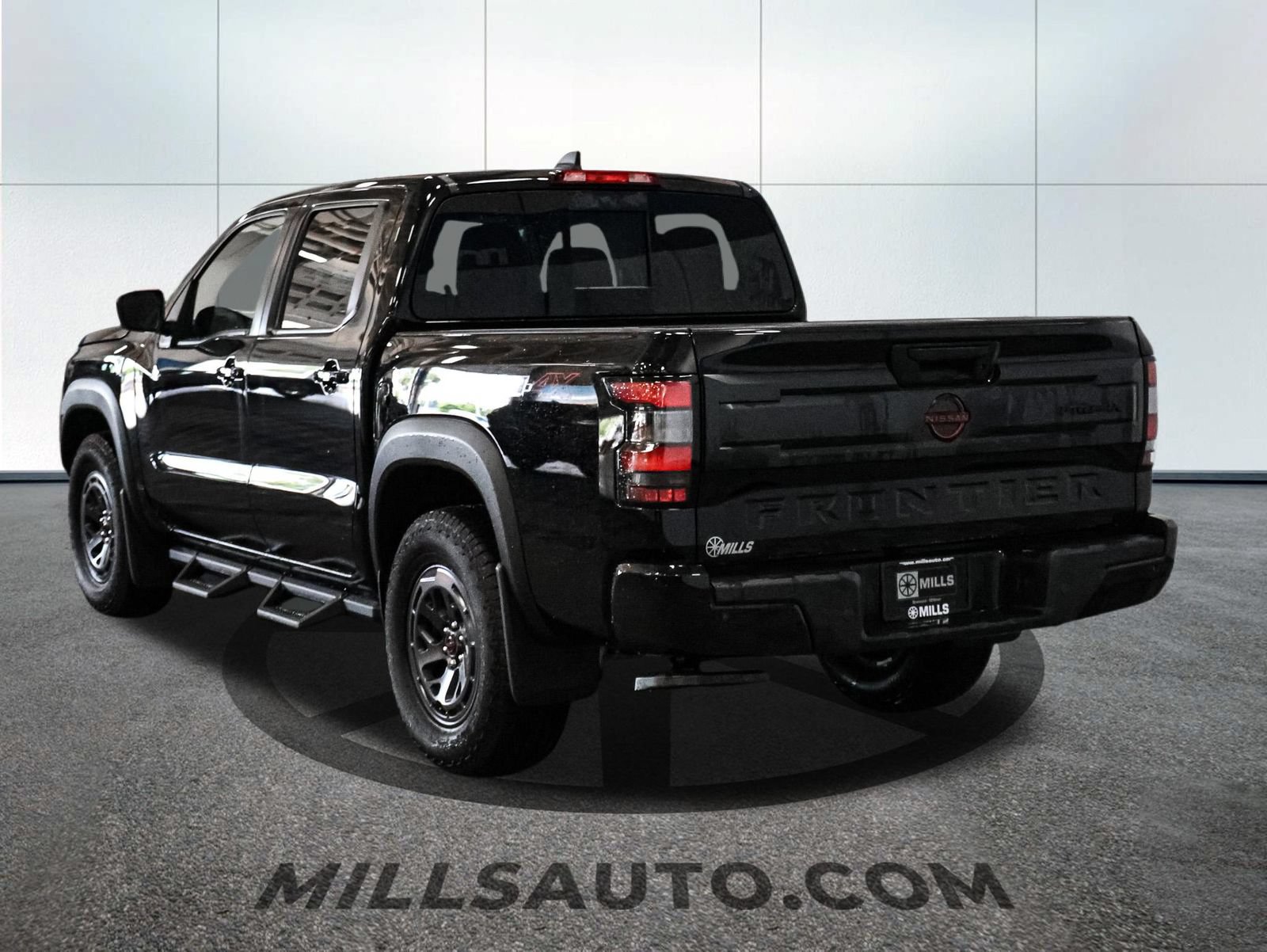 Used 2025 Nissan Frontier PRO-4X AWD/4WD image 5