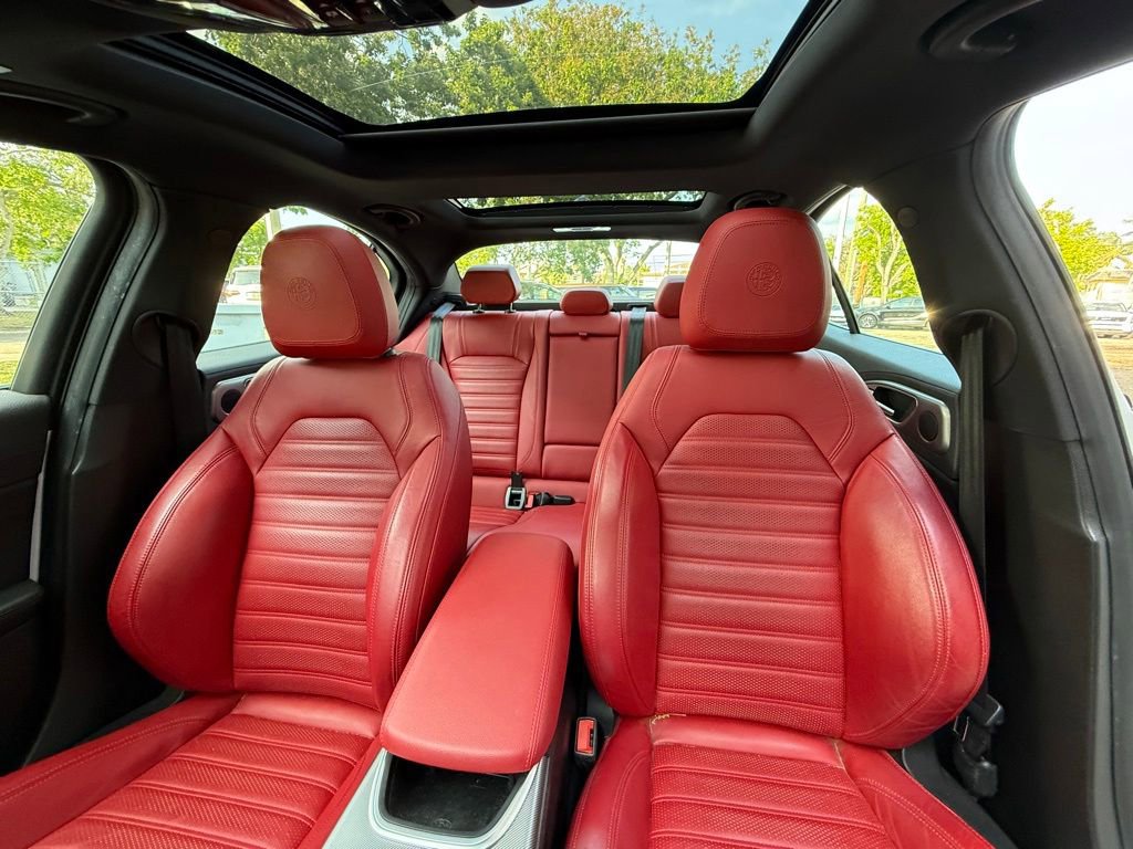 Used 2022 Alfa Romeo Giulia Veloce RWD image 8