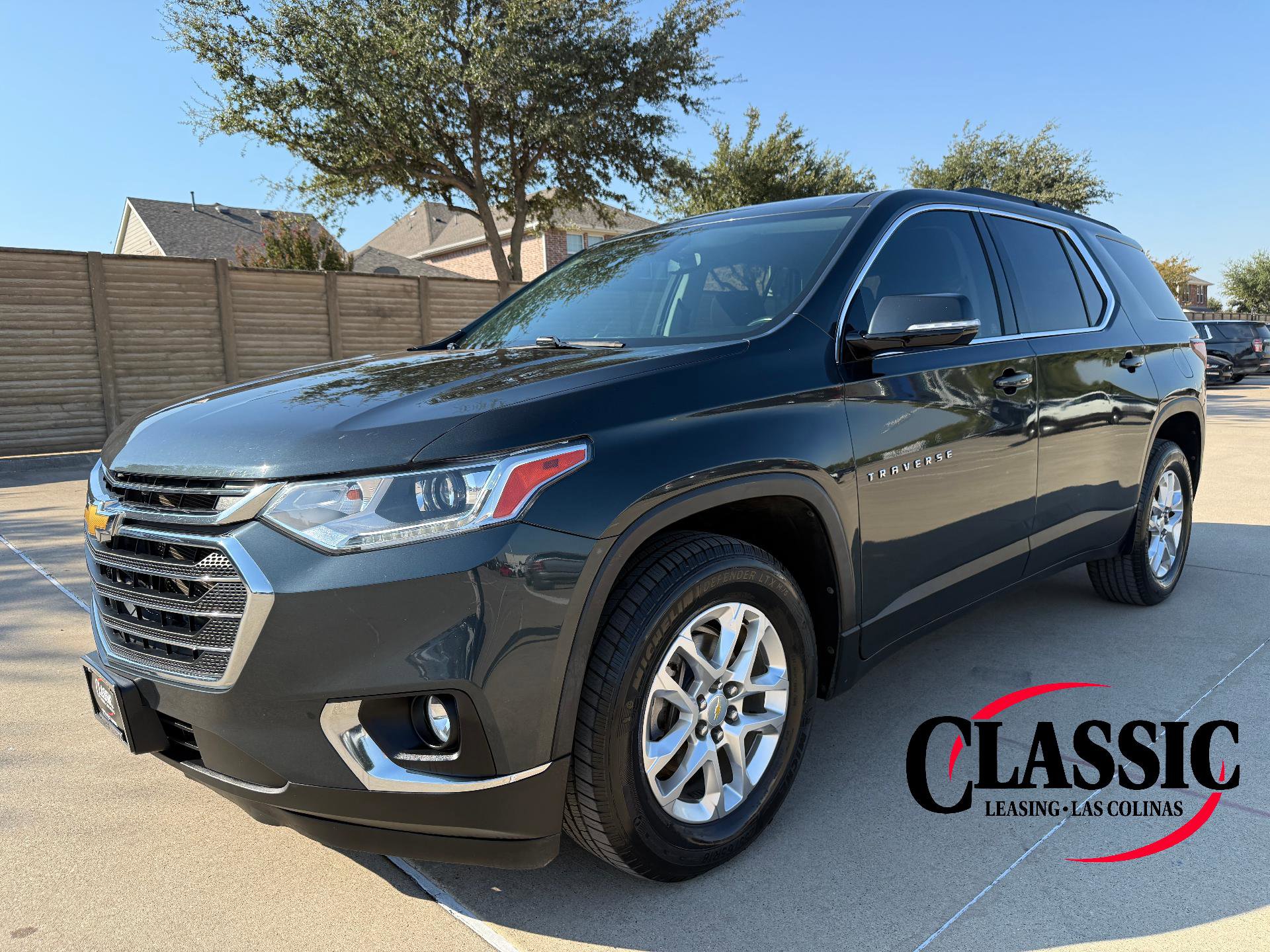 Used 2020 Chevrolet Traverse LT image 1
