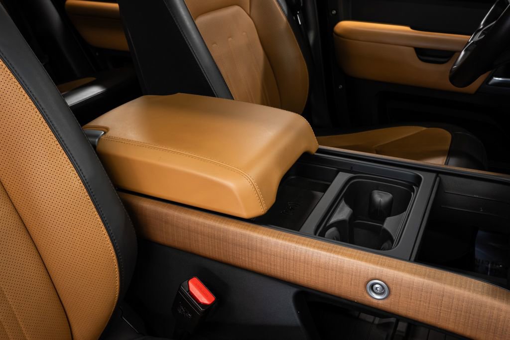 Used 2023 Land Rover Defender 110 X image 32