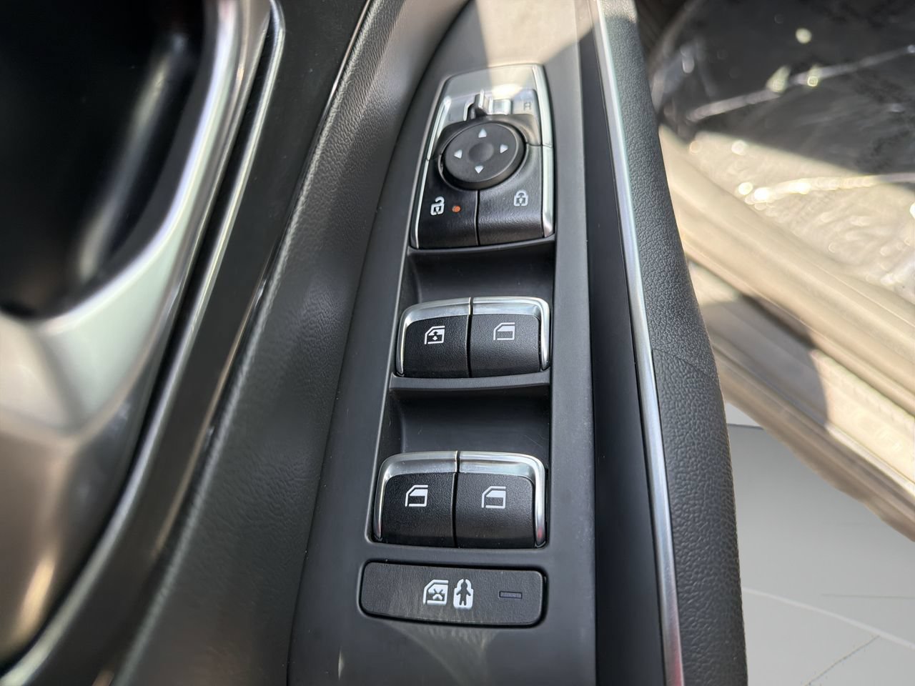 Used 2025 Kia Sorento S FWD image 18