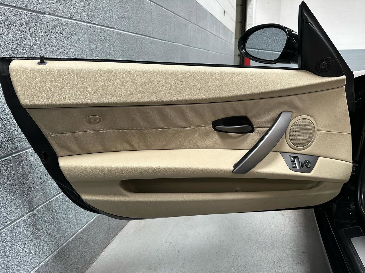 Used 2003 BMW Z4 2.5i image 13