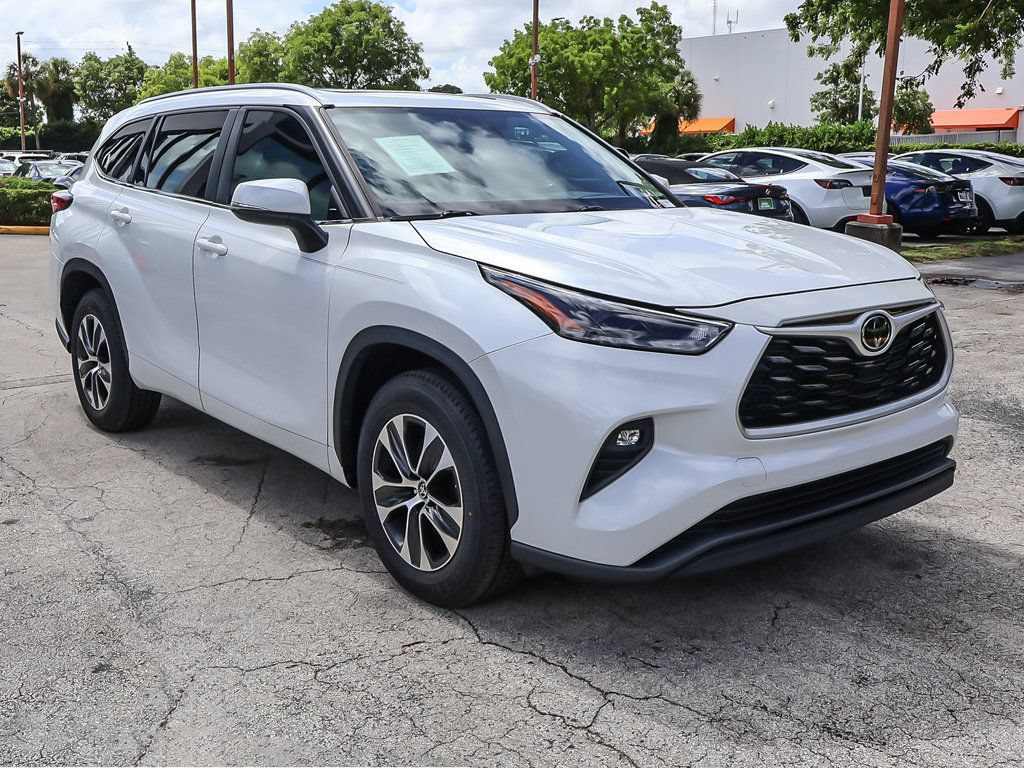 Used 2023 Toyota Highlander XLE FWD image 57