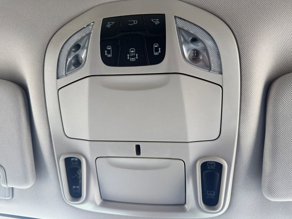 Used 2023 Chrysler Pacifica Limited FWD image 20