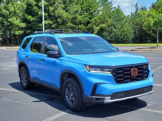 Certified 2025 Honda Pilot TrailSport image 3