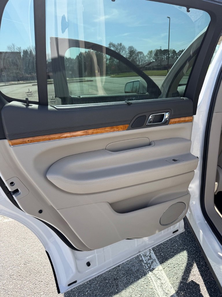 Used 2010 Lincoln MKT 2WD image 15