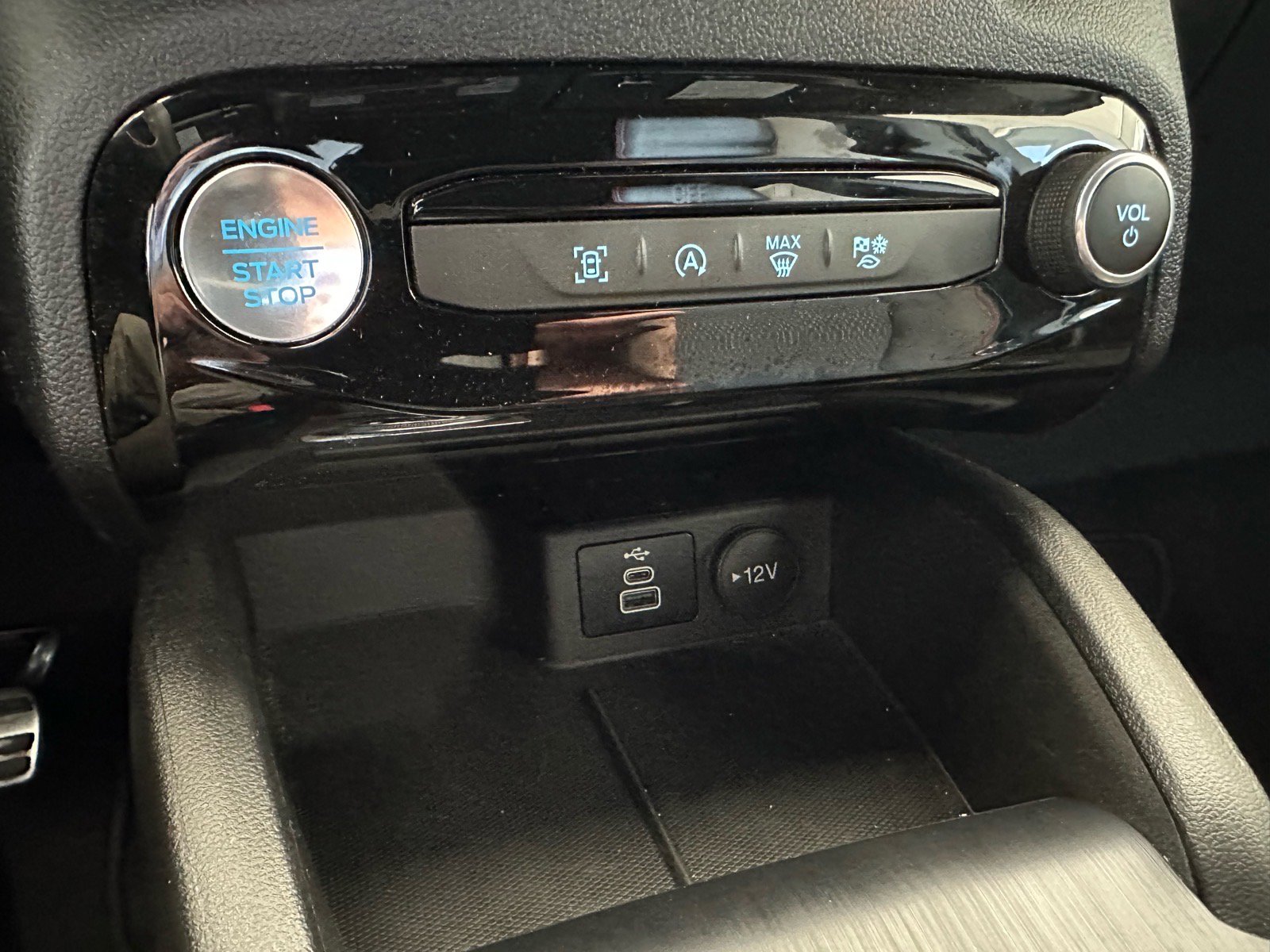 Certified 2024 Ford Escape ST-Line w/ Tech Pack #1 FWD image 33