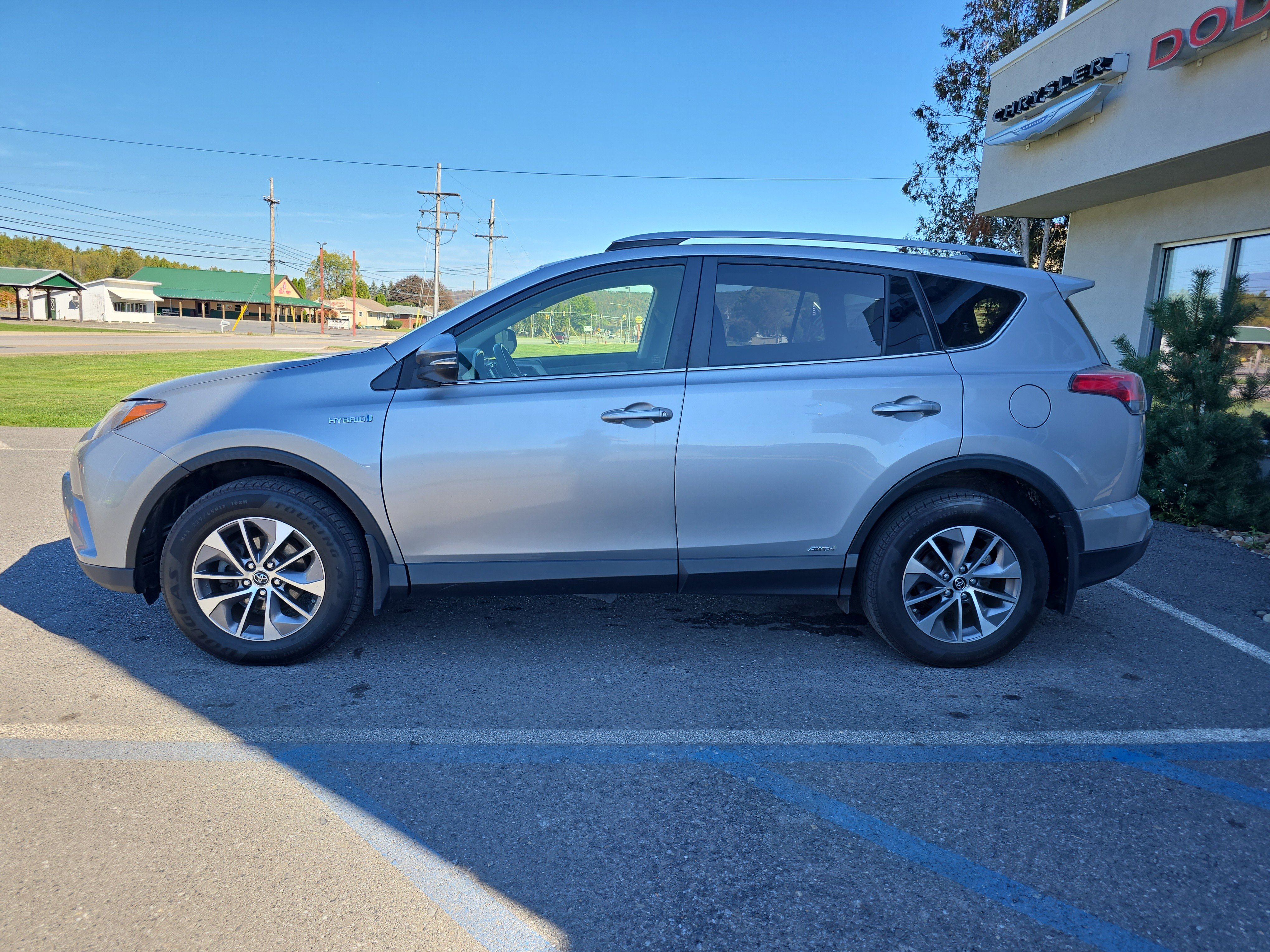 Used 2018 Toyota RAV4 XLE image 7