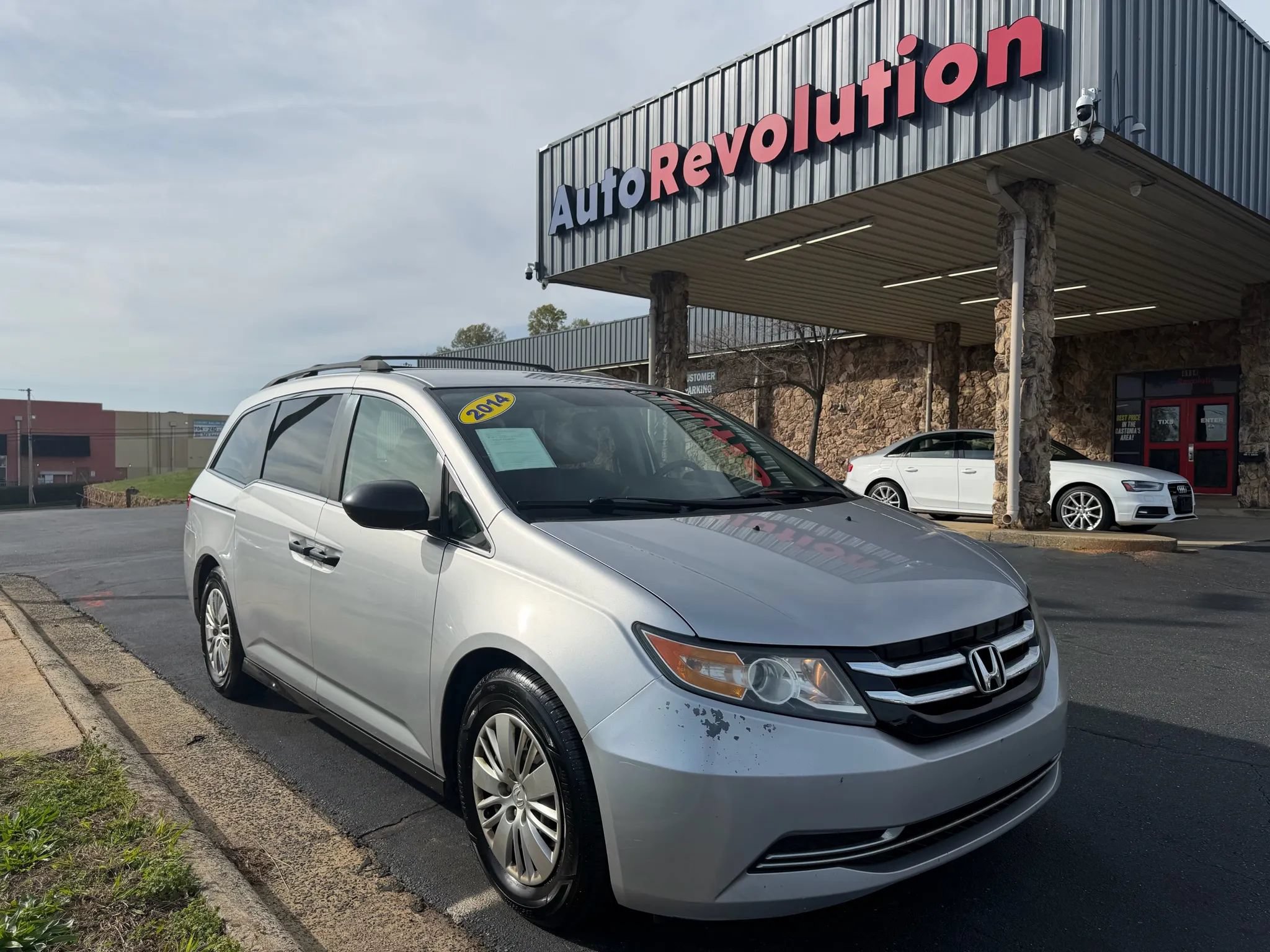 Used 2014 Honda Odyssey LX image 1