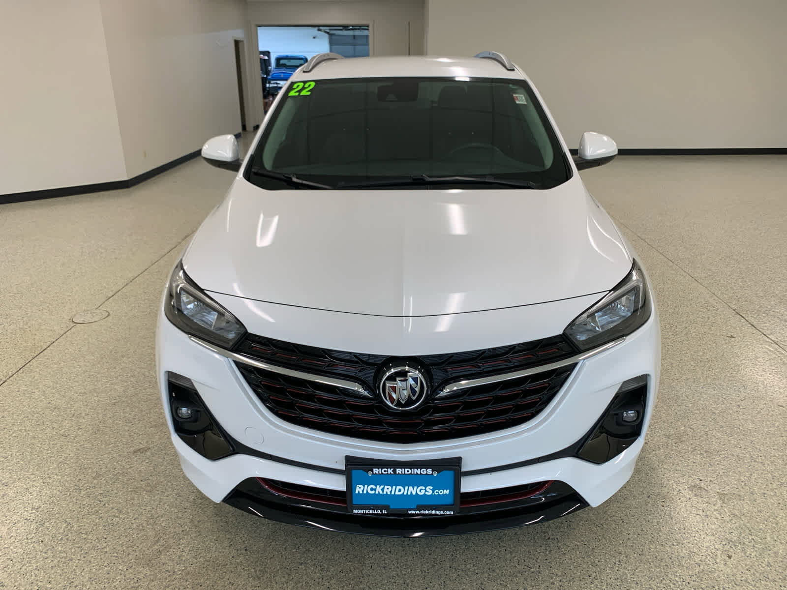 Used 2022 Buick Encore GX Preferred w/ Sport Touring Package FWD image 2