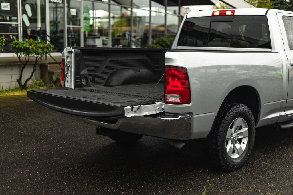 Used 2017 RAM 1500 Classic SLT AWD/4WD image 9
