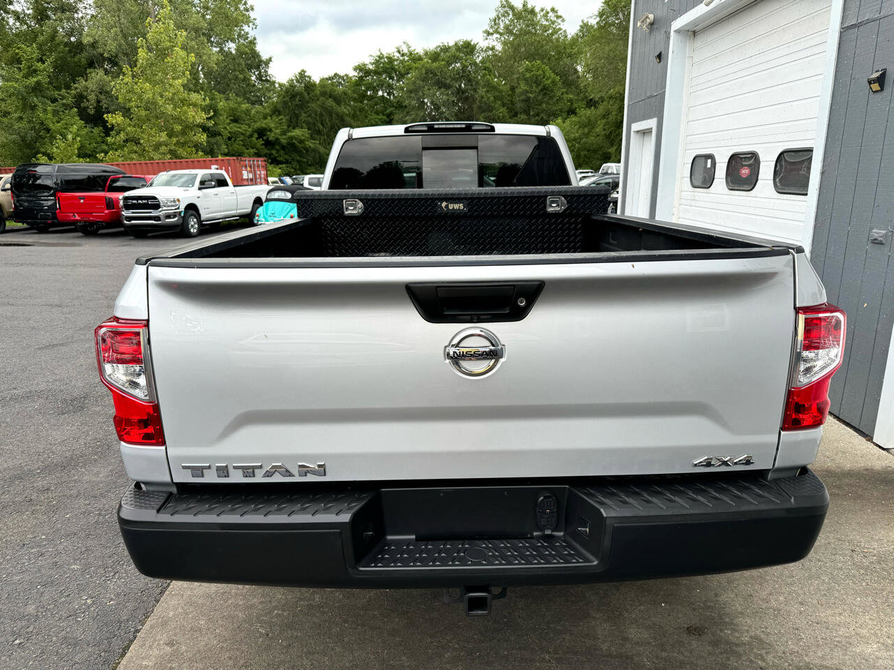 Used 2018 Nissan Titan S image 5