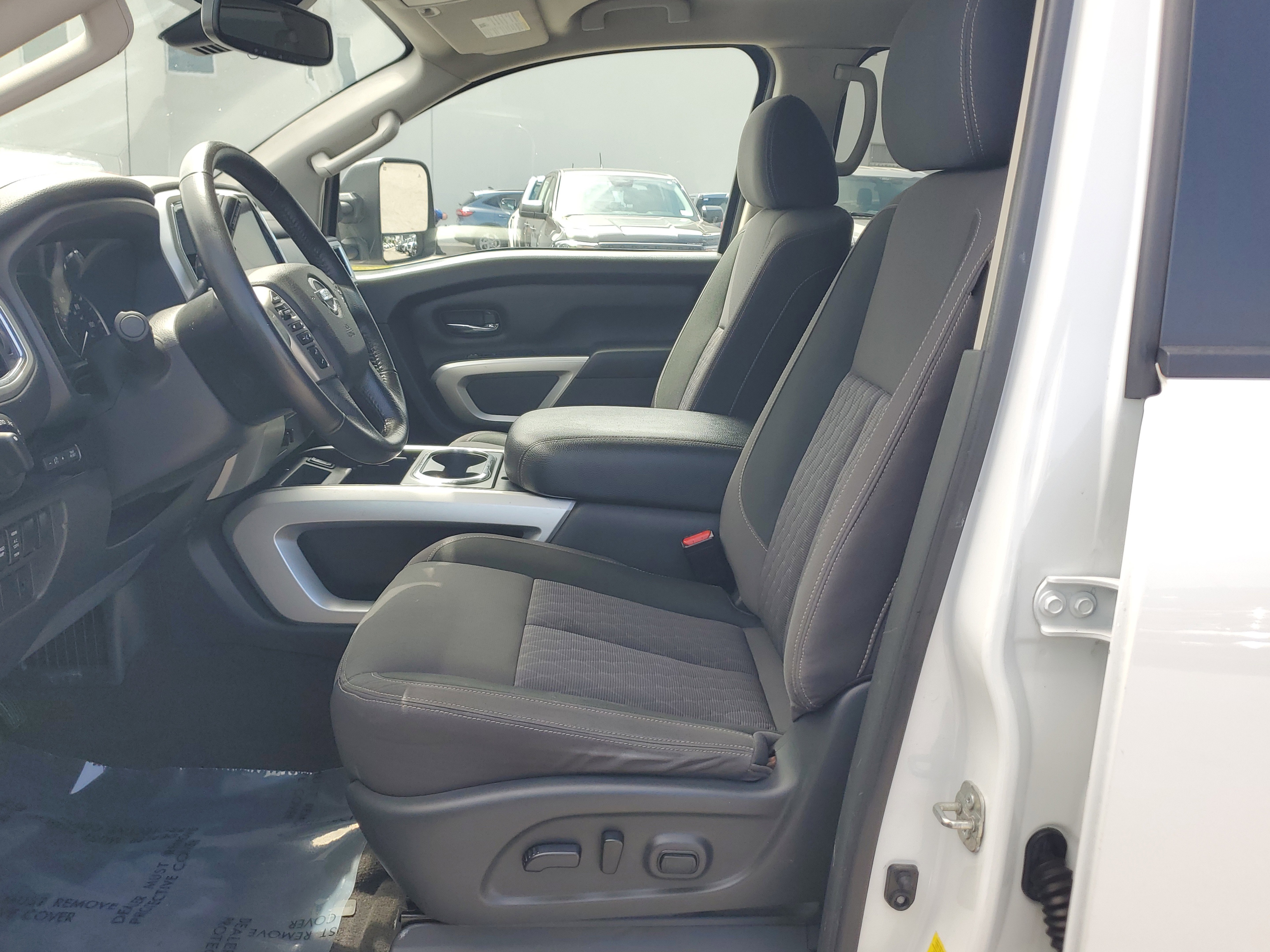 Used 2021 Nissan Titan SV w/ SV Convenience Package image 13