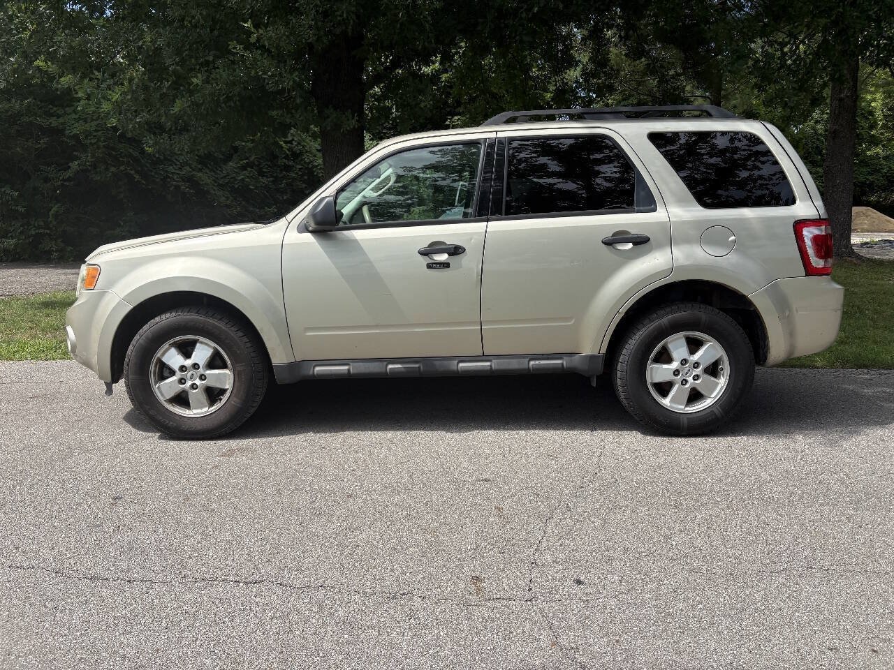 Used 2010 Ford Escape XLT FWD image 4